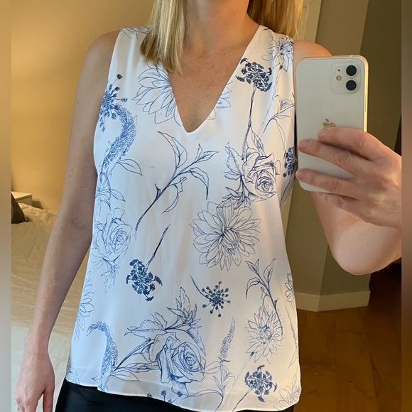 Aritzia, Babaton, size medium, sleeveless blouse - Picture 6 of 6